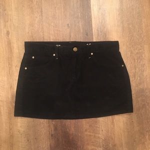 🖤 GAP black corduroy skirt, size 28/6